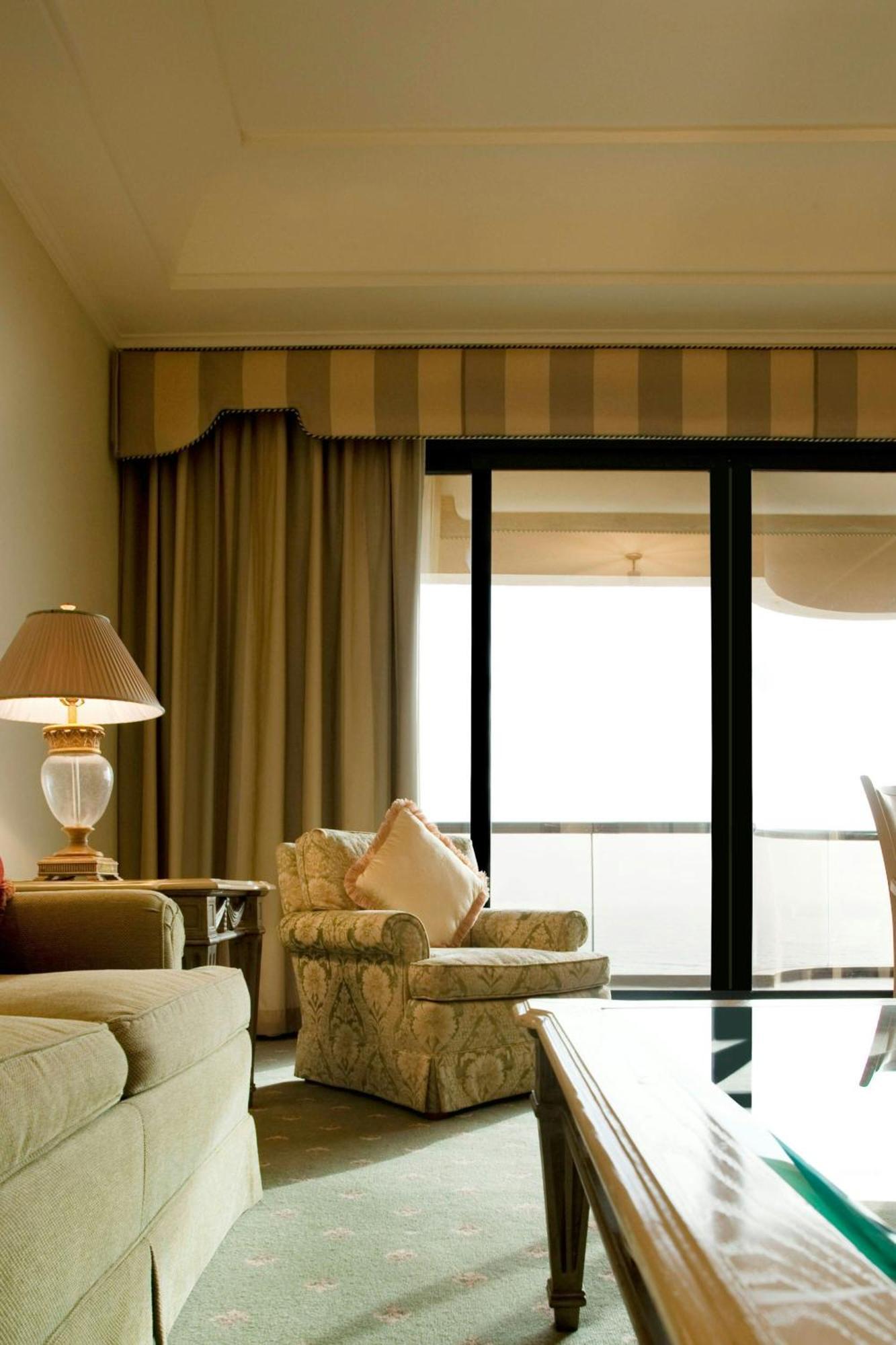 Le Royal Meridien Beach Resort & Spa Dubai Luaran gambar A window valance