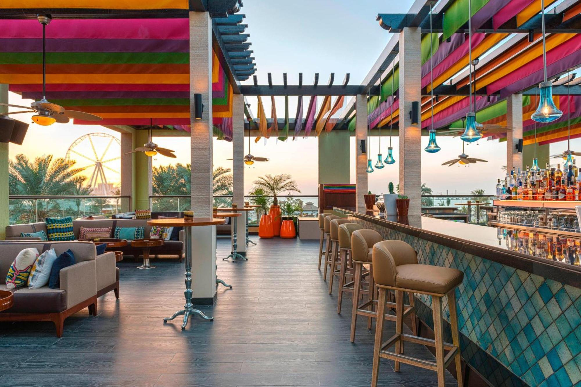 Le Royal Meridien Beach Resort & Spa Dubai Luaran gambar The rooftop bar at the hotel