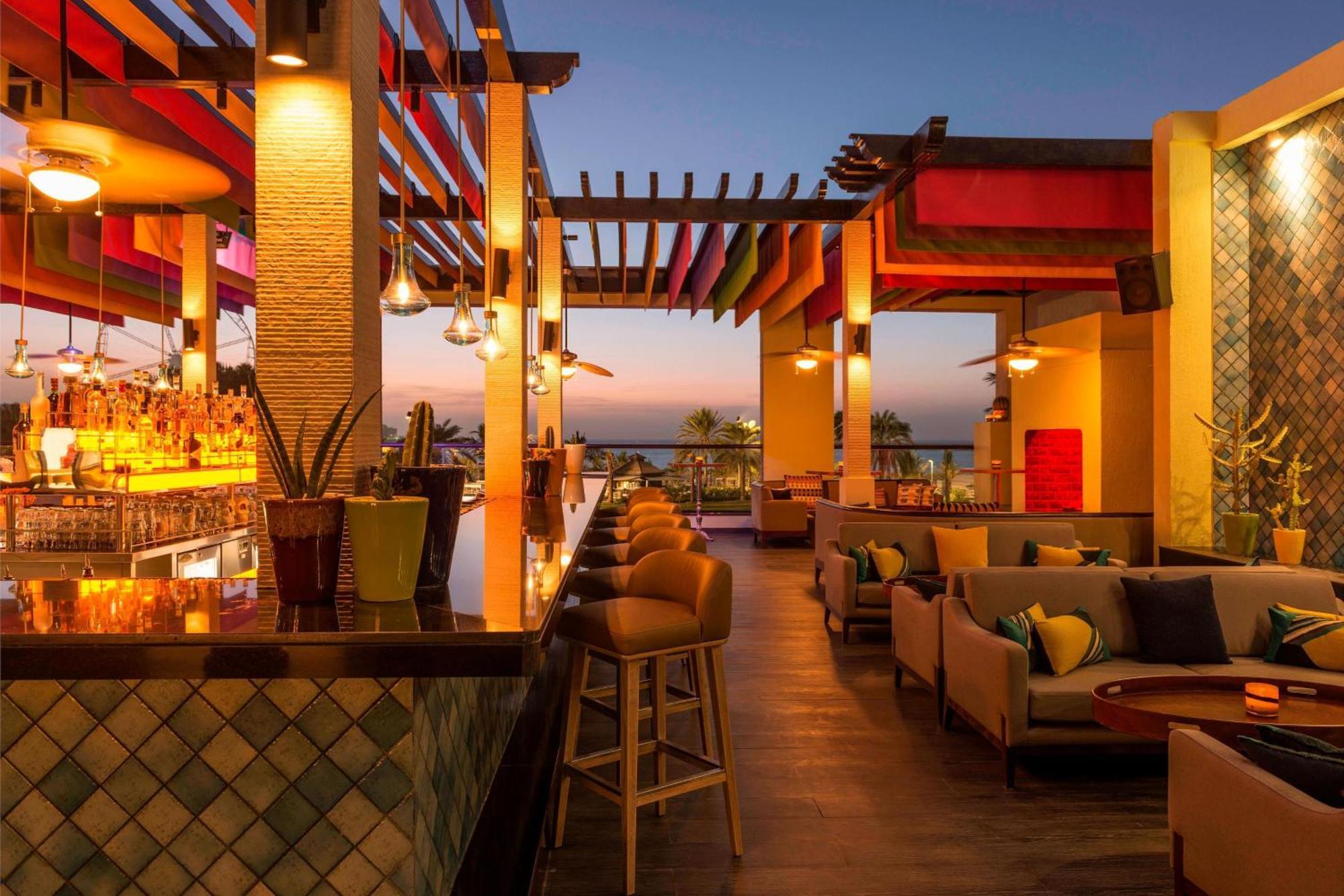 Le Royal Meridien Beach Resort & Spa Dubai Luaran gambar The rooftop bar at the Hilton San Diego Bayfront